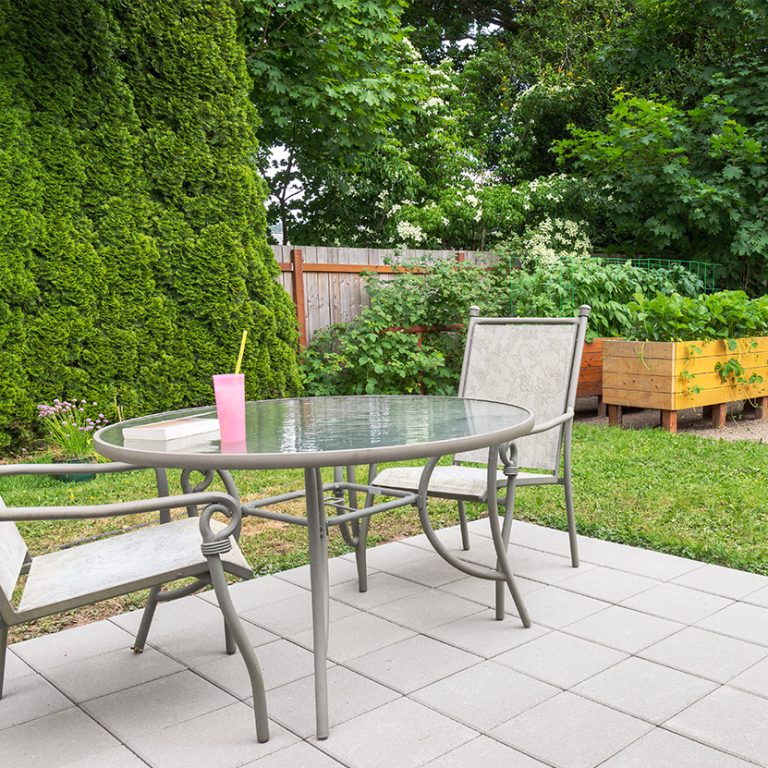 florida-patio-with-concrete-walkway-and-sidewalk-768×768